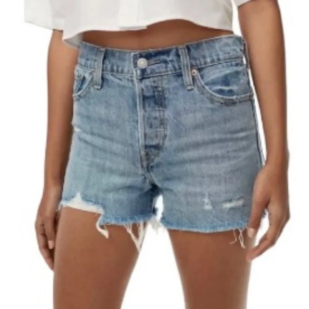 Levi’s Denim Wedgie Distressed Women Shorts Size 28